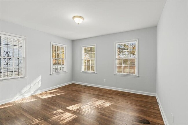 Building Photo - 449 10th St NW