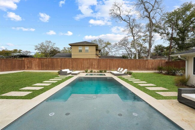 Building Photo - 9142 Bronco Dr