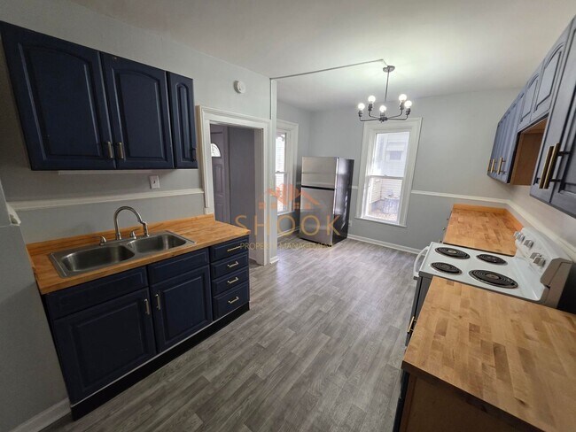 Building Photo - 822 N 7th St