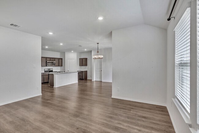 Building Photo - Royce City Home