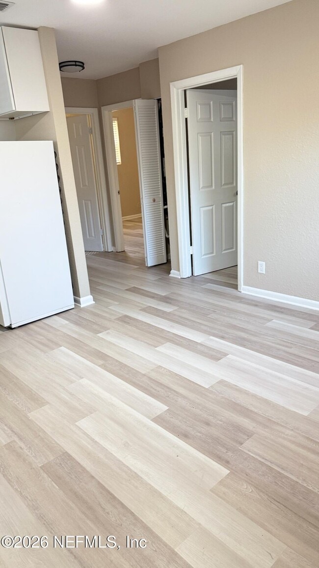 Building Photo - 696 Kestner Rd