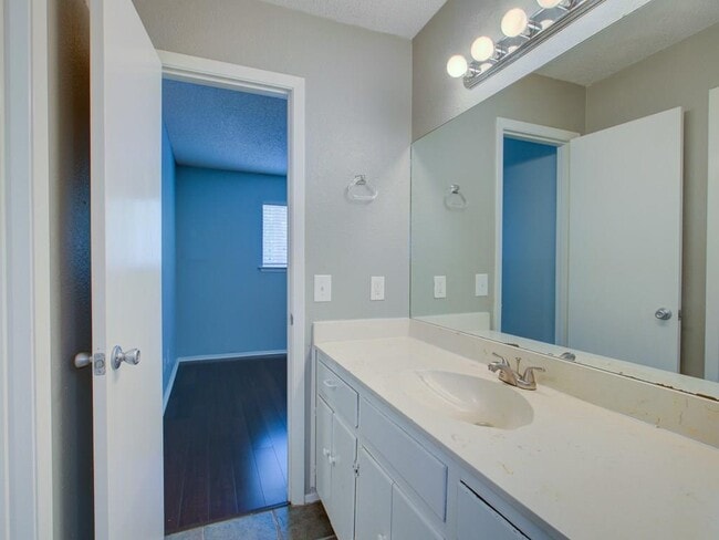 Building Photo - 8402 Tallwood Dr