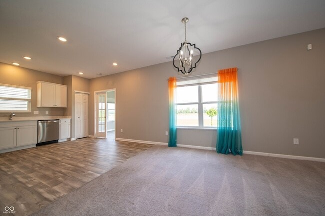 Building Photo - 7062 English Oak Dr