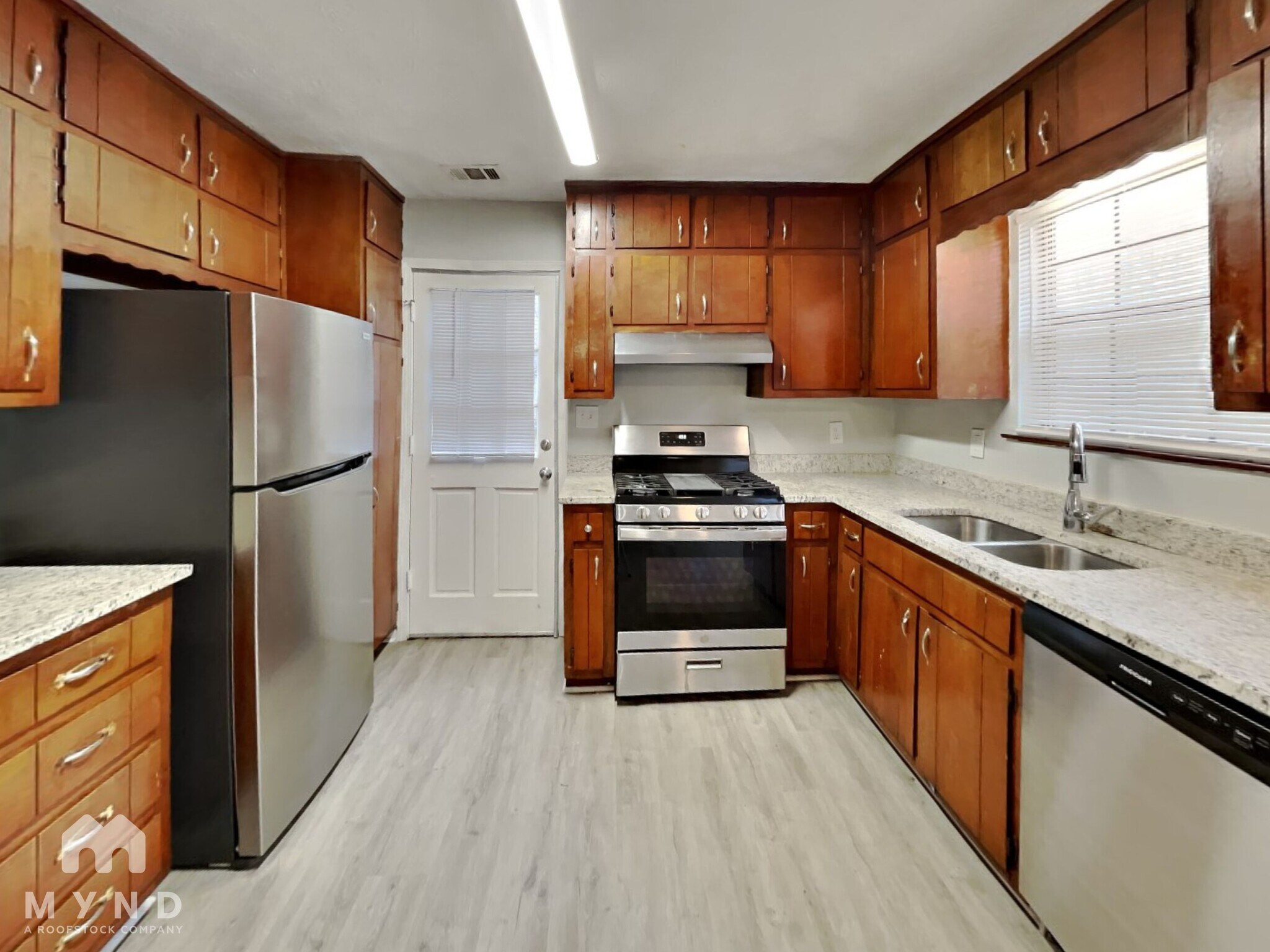 Building Photo - 2870 Woodhollow Ln