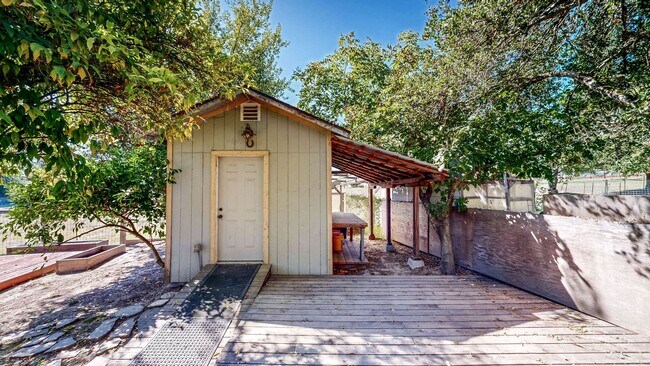 Building Photo - 7470 Mirabel Rd