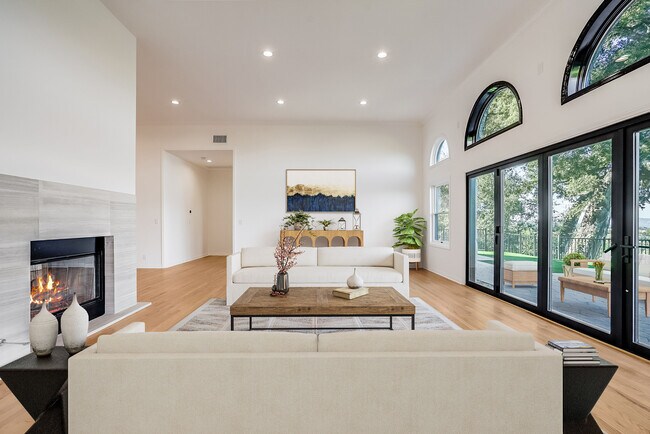 Building Photo - 15851 Mulholland Pl