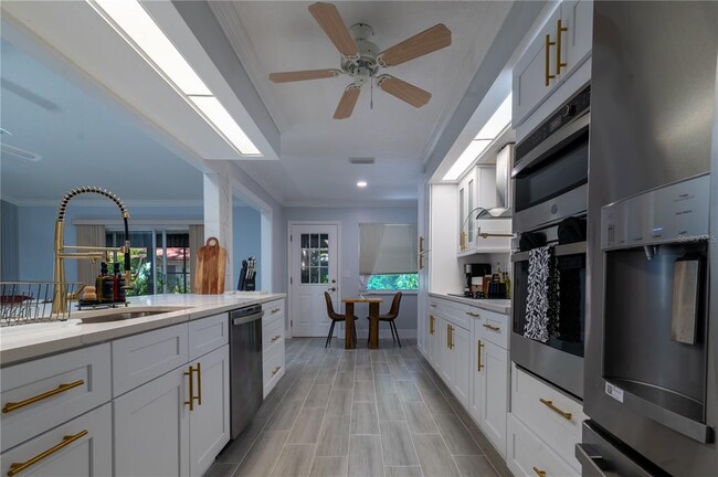 Building Photo - 6908 Arbor Oaks Cir