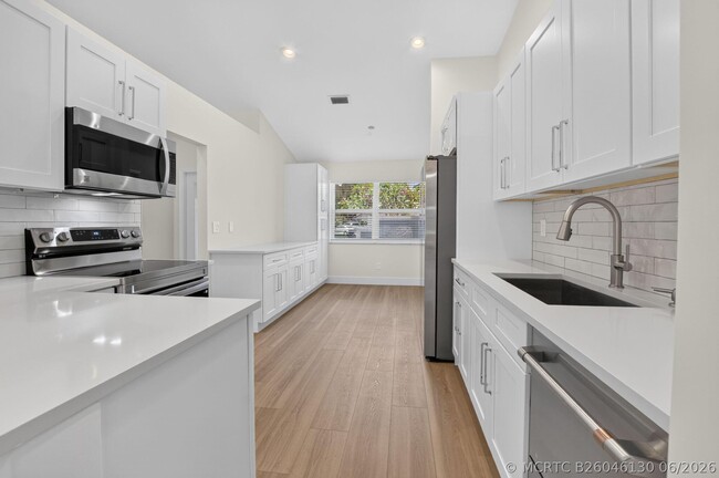 Building Photo - 1378 NW 13th Ct