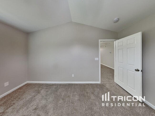 Building Photo - 2117 Clear Brook Dr