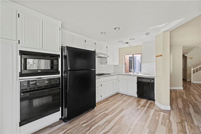 Building Photo - 25815 Dickens Ct