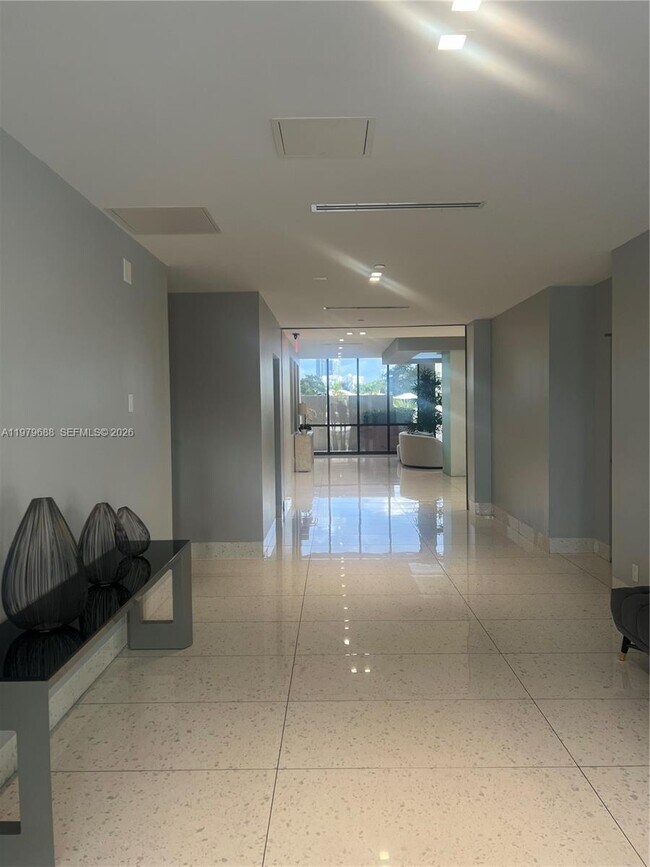 Building Photo - 20301 W Country Club Dr