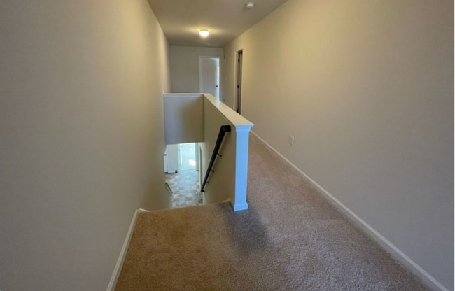 Building Photo - Stunning 4 bedroom 2.5 Bathroom Home in Ma...