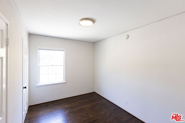 Building Photo - 2547 Canyon Dr