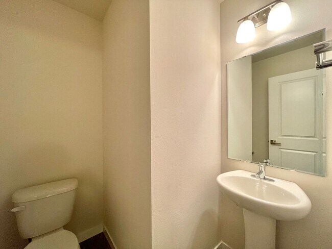 Building Photo - Great Townhome for rent