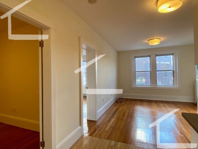 Building Photo - 8/1 Renovated 1BR plus office near Coolidg...