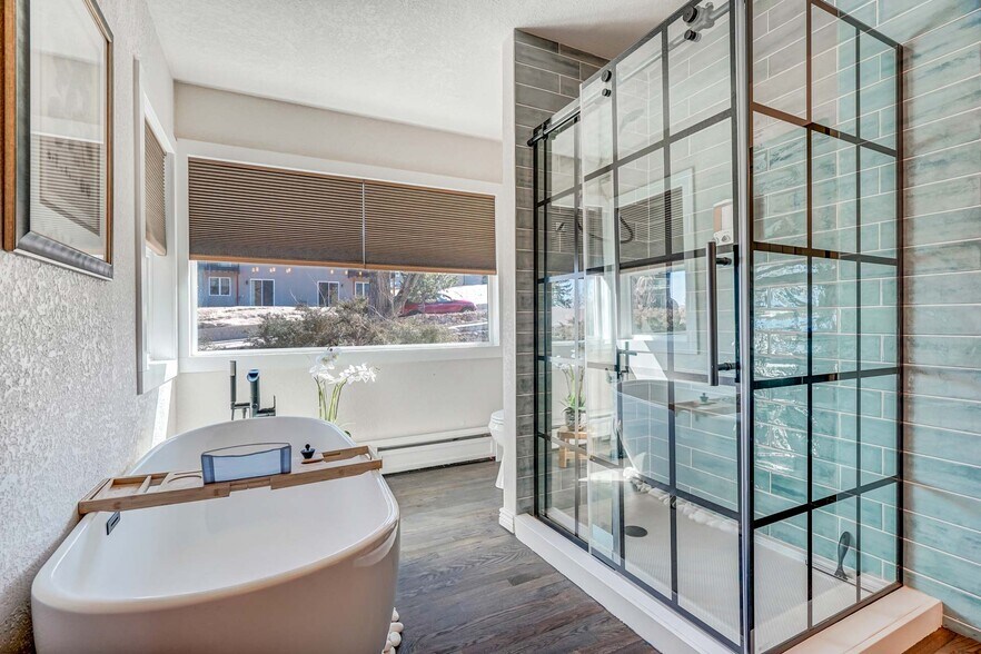 Upstairs Unit Luxury Bath - 2022 Woodburn St