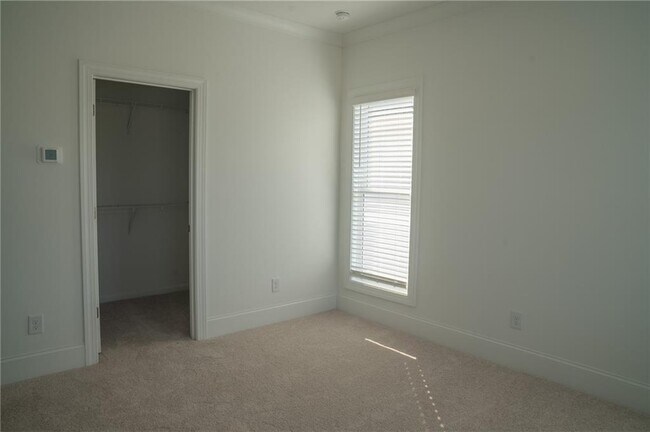 Building Photo - 1516 Westend Wy