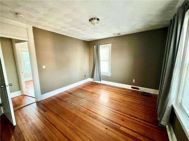 Building Photo - 360 Weeden St