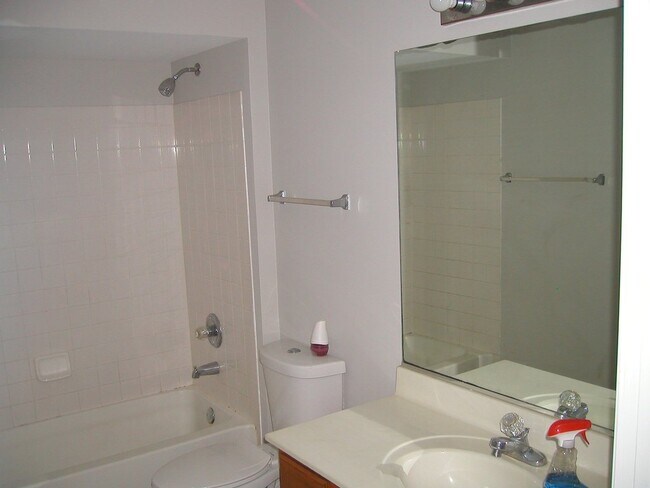 Building Photo - 2211 Waterleaf Ct