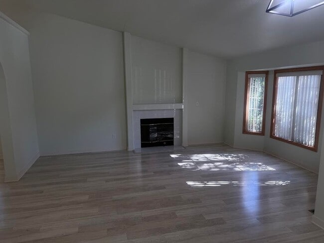 Building Photo - Updated Single Level Home in Highly Sought Sexton Mountain Neighborhood