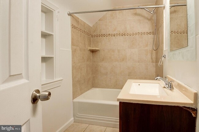 Building Photo - 1300 N Taylor St