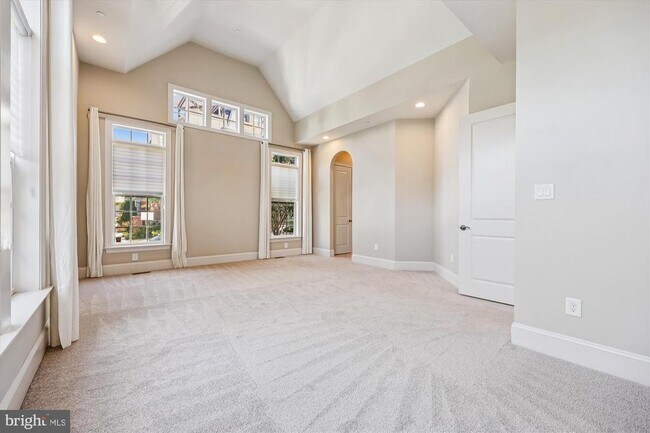 Building Photo - 448 Salk Cir