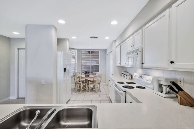 Building Photo - 17040 Willowcrest Way