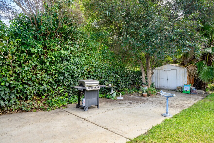 Building Photo - 16026 Valerio St