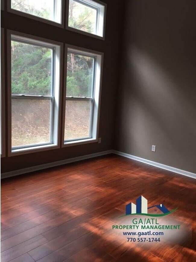 Building Photo - Large 4-bedroom house in the SECKINGER clu...