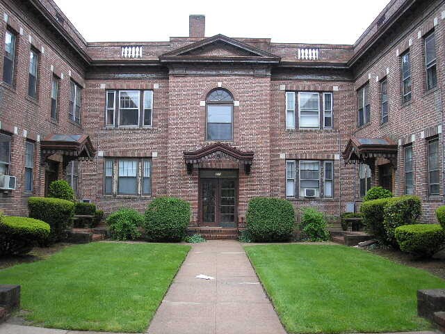 Building Photo - 213 Fountain St