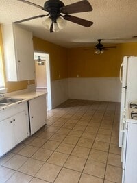 Building Photo - 2 Bedrooms, 1 Bathroom