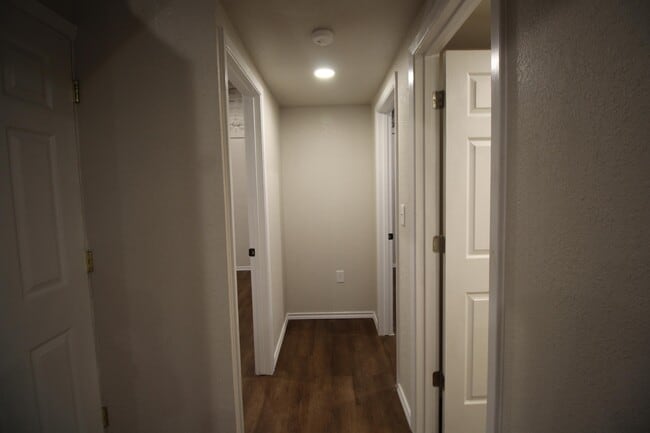 Building Photo - 213 N Waldrip St