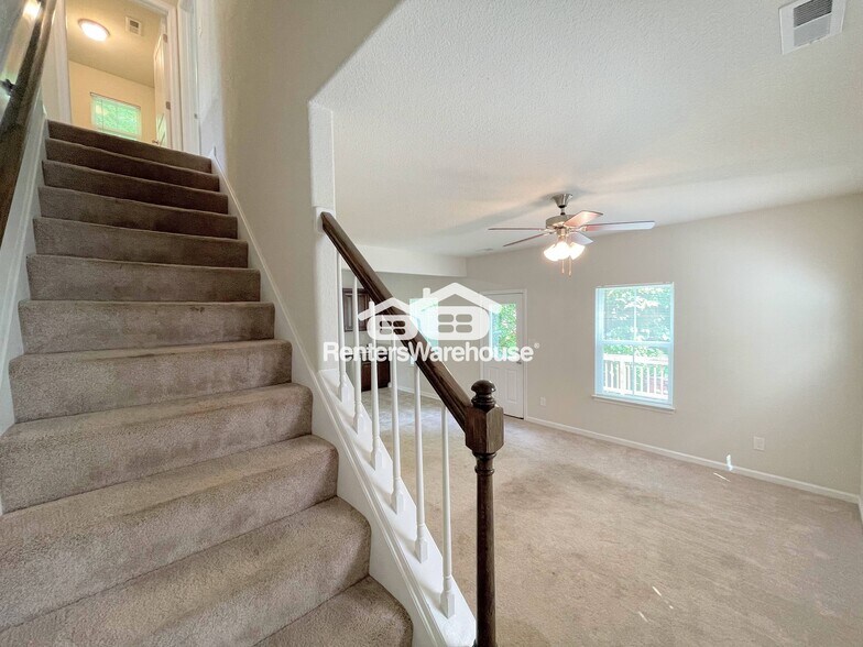 Building Photo - 728 Rosewell Ave