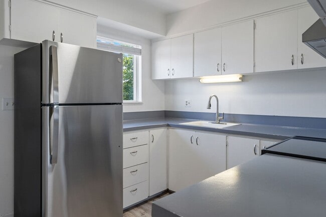 Building Photo - 1Br/1Ba Available