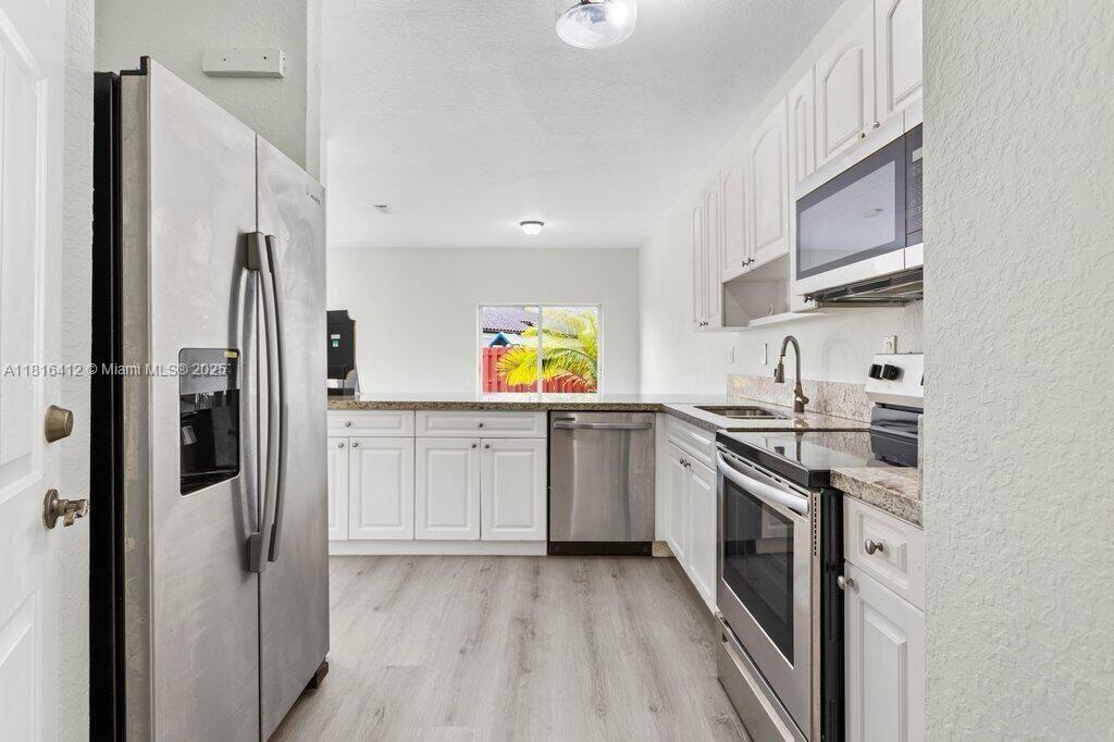 Building Photo - 5090 SW 136th Ave