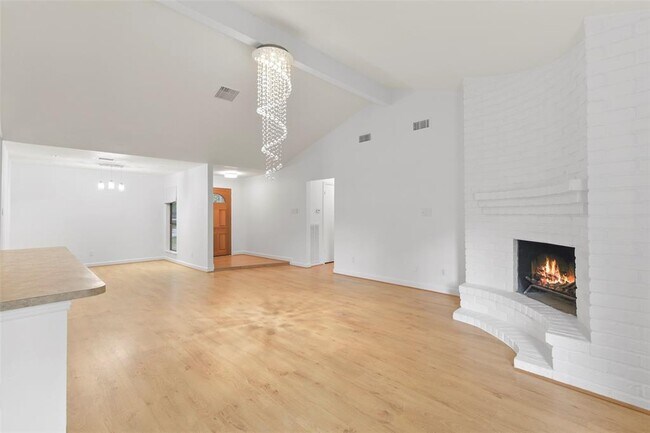 Building Photo - 15823 Fox Springs Dr