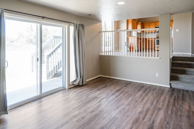 Building Photo - Beautiful Single Family Home Located on Th...