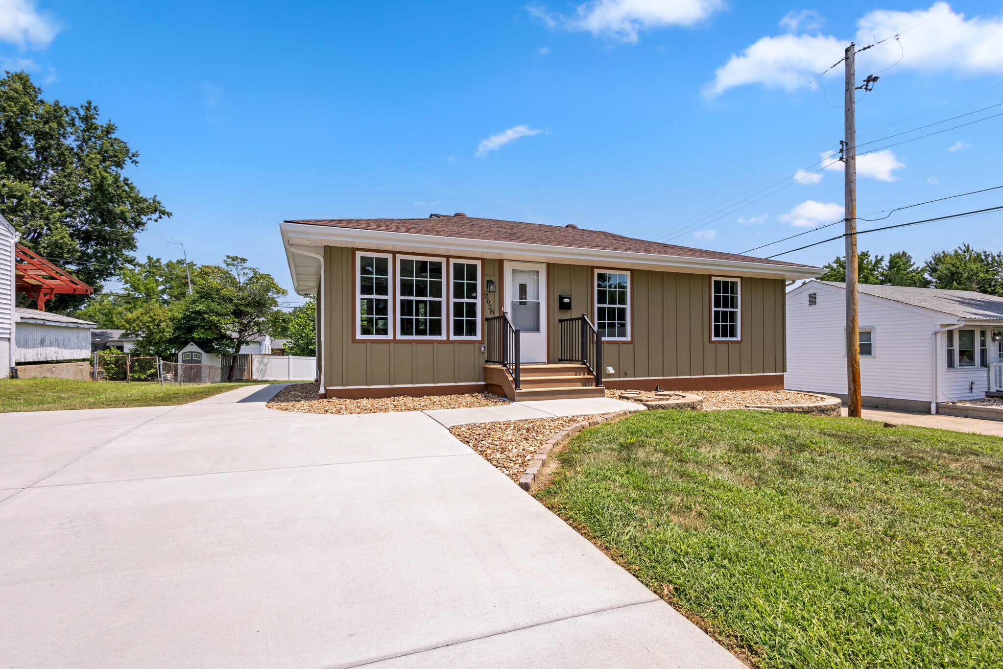 Building Photo - 2628 Linden Pl