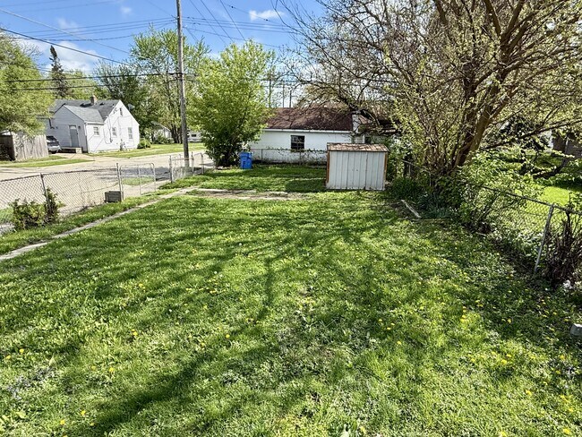 Building Photo - 7292 Meadow Ave