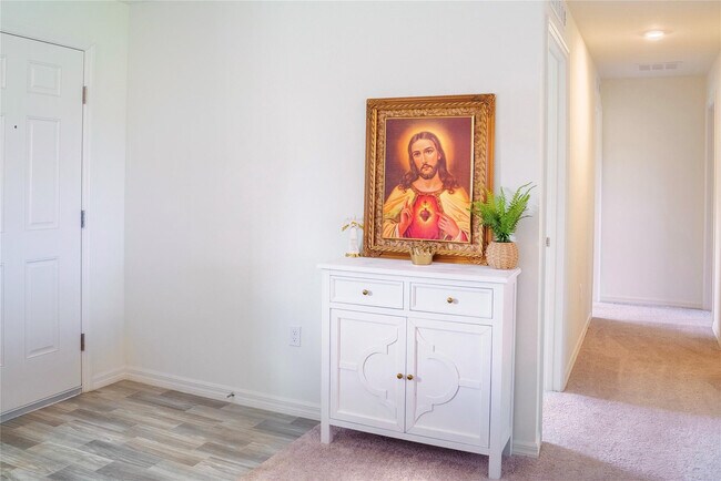 Building Photo - 1229 SW San Antonio Ave