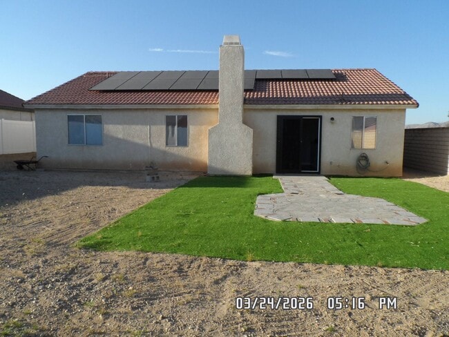 Building Photo - 3 Bedrooms, 2 Bathrooms, approx. 1112 sq. ft., 2 Car Garage, Solar Panels, Internet Included. Clo...