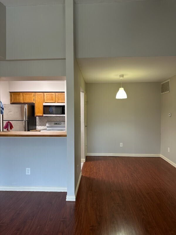 Building Photo - 2120 El Paseo St