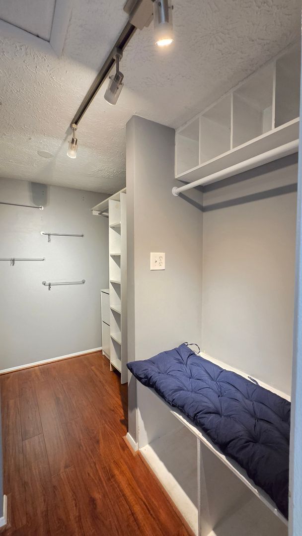 Building Photo - Beautiful Newington Forest Townhome