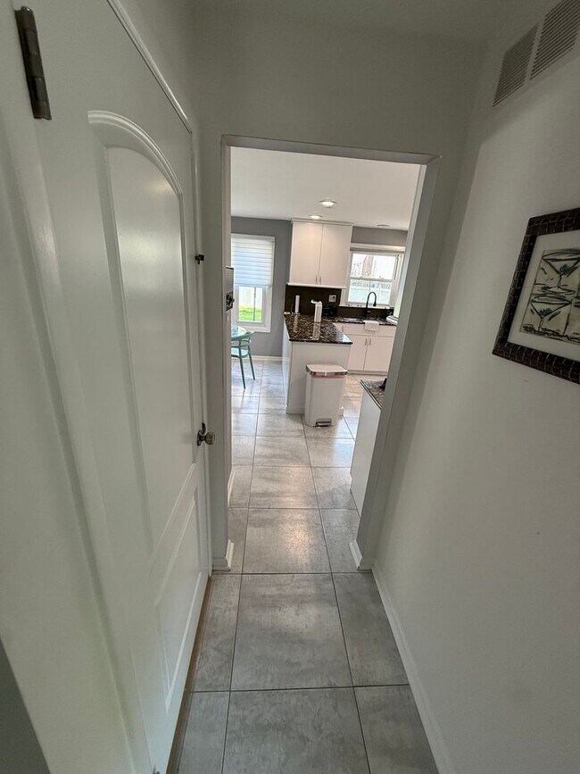 Building Photo - Large House in Cherry Hill East for Rent