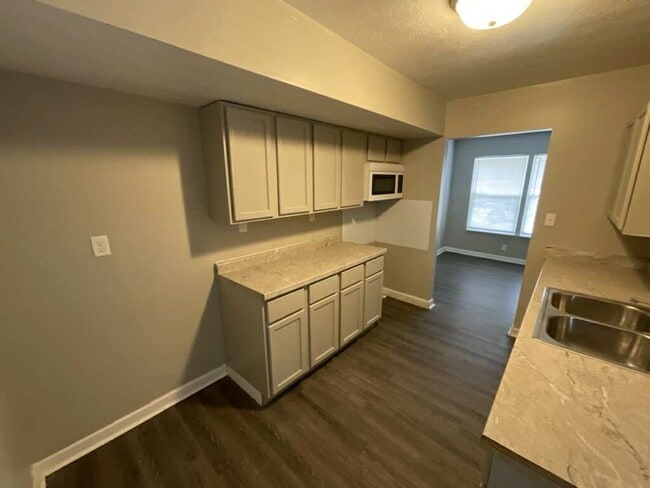 Building Photo - Charming 3-Bedroom Home