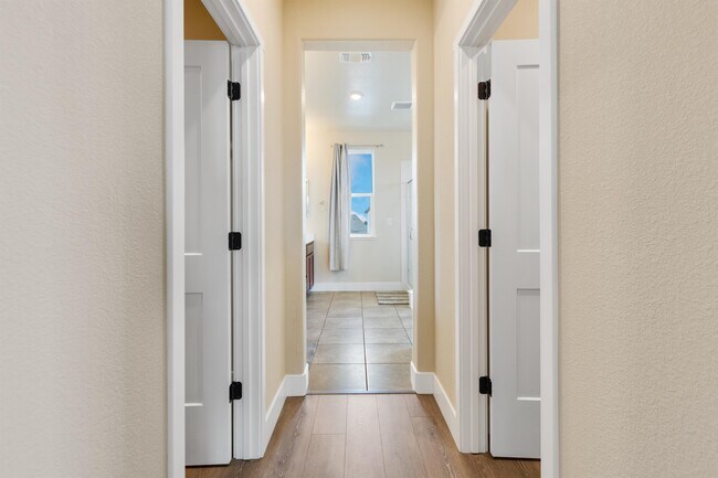 Building Photo - 10068 Carinata Dr