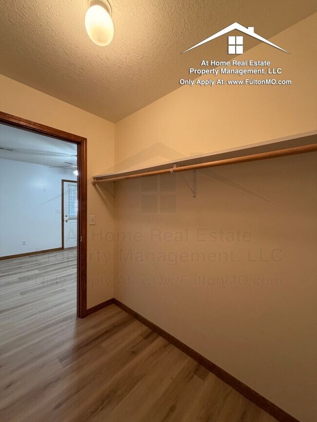 Building Photo - 1117-1119 Ashton Circle East