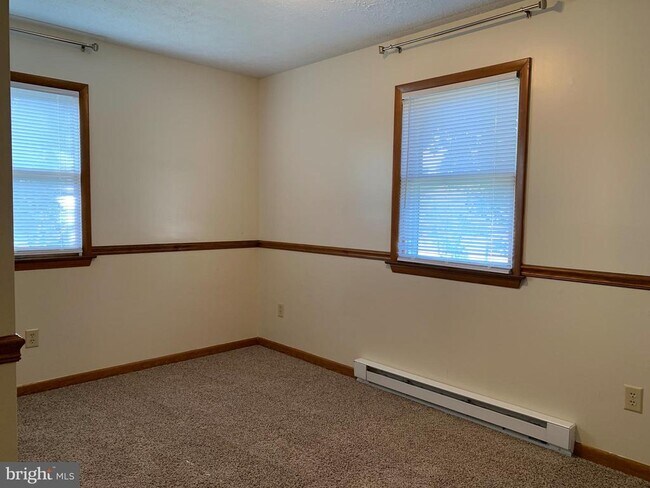 Building Photo - 110 Beech Ln