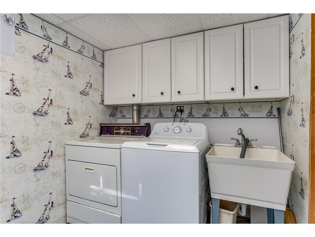 Building Photo - 2331 W Medicine Lake Dr