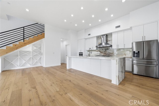 Building Photo - 6565 Pickwick St